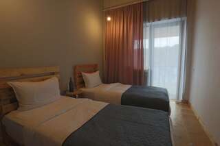 Отель Vardeni Guesthouse Hrazdan Бюджетный двухместный номер с 2 отдельными кроватями и общей ванной комнатой-7